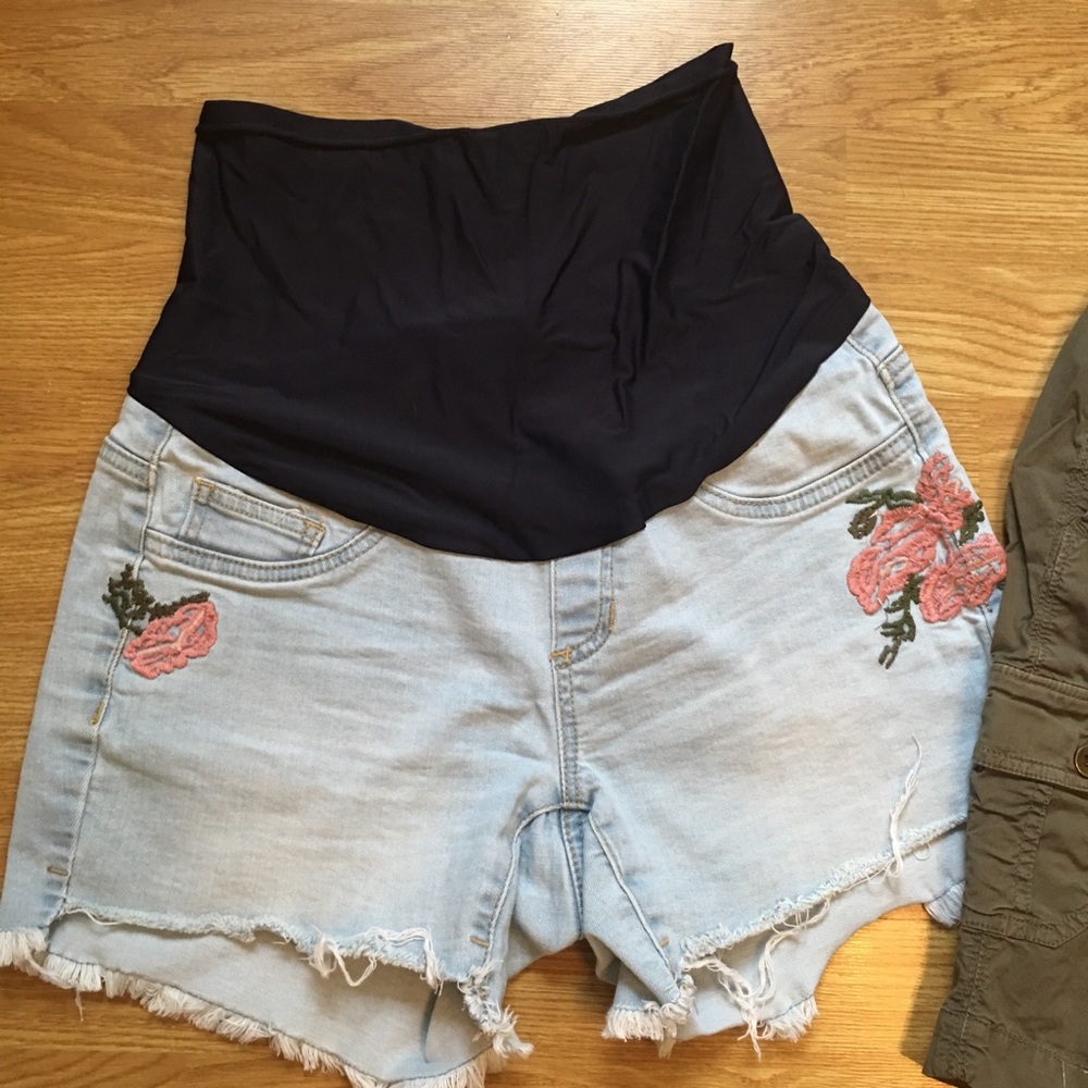 Maternity shorts size Small